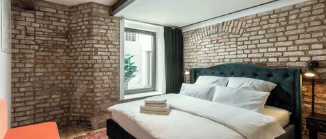 1 habitación, tabla de planchar con plancha, wifi y ropa de cama