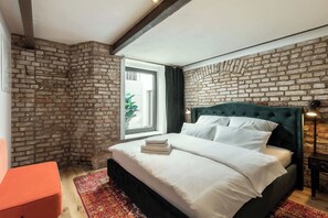 1 bedroom, iron/ironing board, travel crib, WiFi