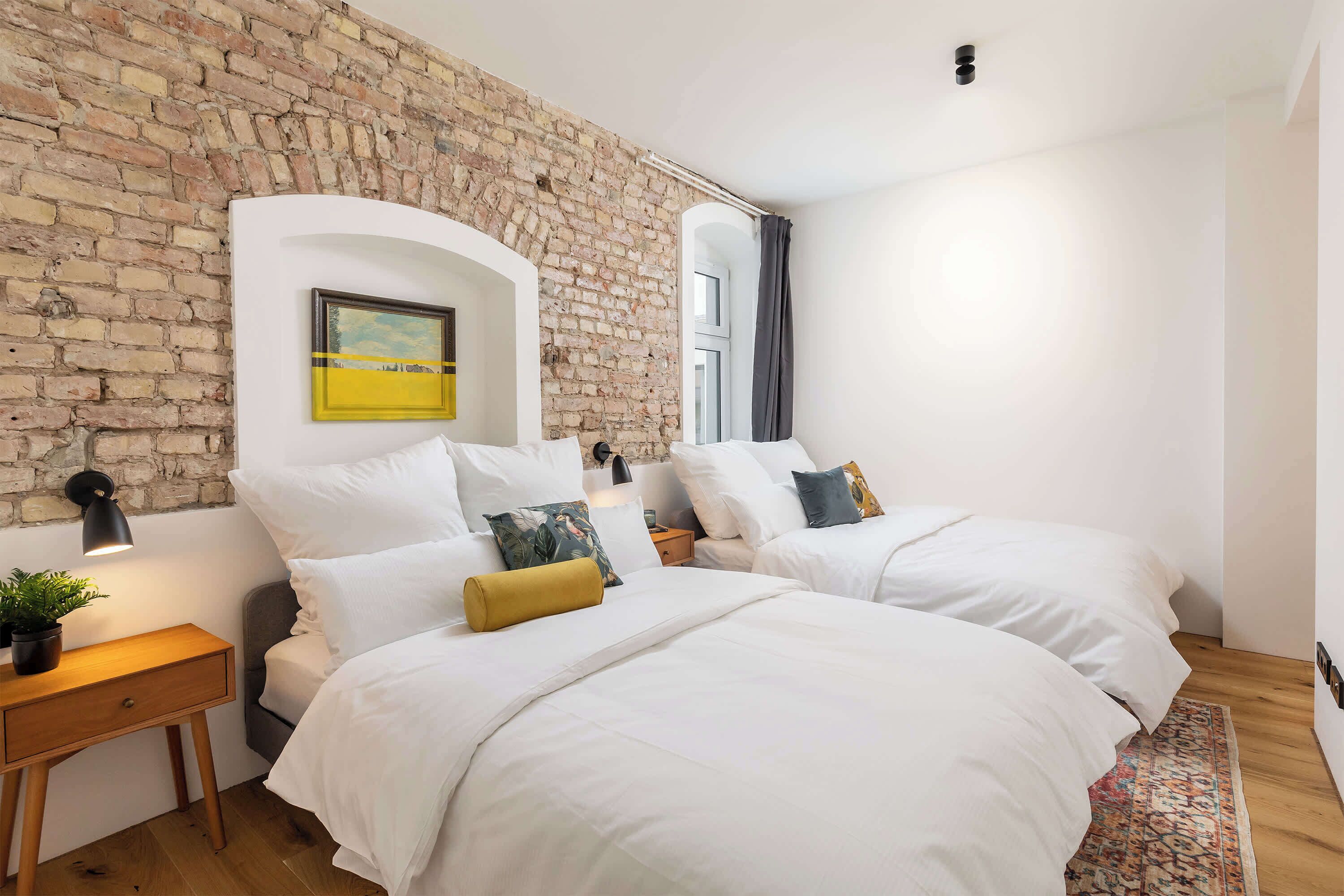 2 habitaciones, tabla de planchar con plancha, wifi y ropa de cama 