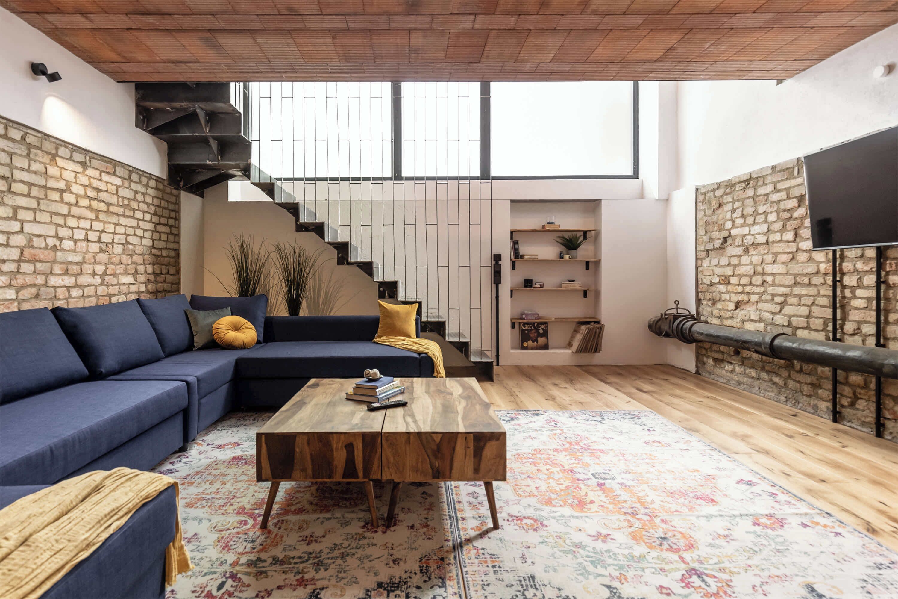 Een televisie, een stereo en een kantoor