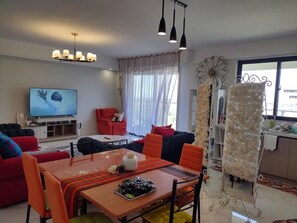 Living area - Lenayan Park View Deluxe Queen Room (Nairobi)