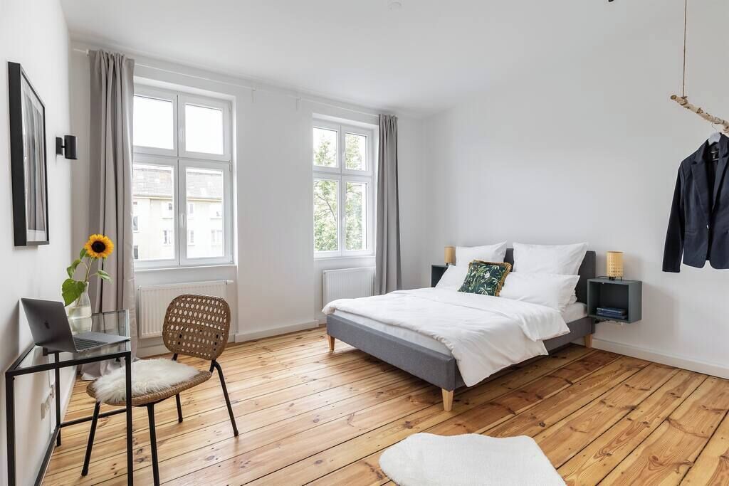 2 Schlafzimmer, Schreibtisch, Bügeleisen/Bügelbrett, Reisekinderbett
