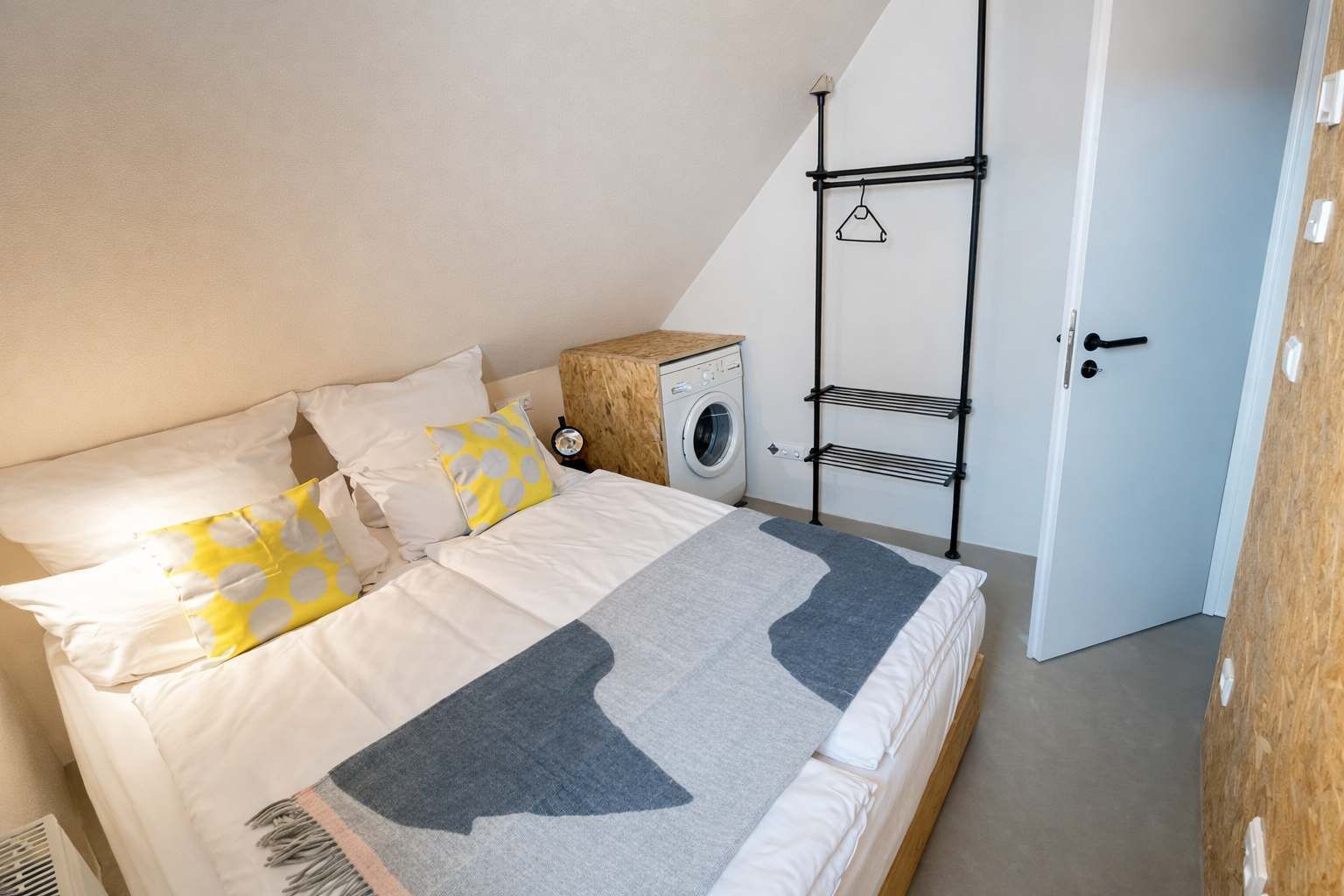 2 habitaciones, tabla de planchar con plancha, cuna de viaje y wifi 