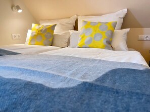 2 bedrooms, iron/ironing board, WiFi, bed sheets - Light Hideaway (45sqm) near BER Airport (Berlin)