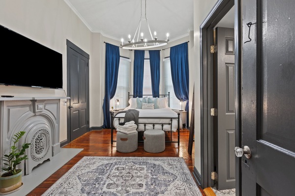 3 dormitoris, escriptori i planxa i posts de planxar