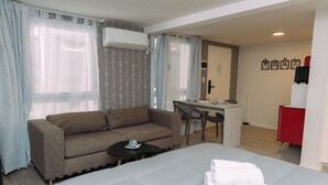 A hotel room with a bed, a sofa, a desk, and a chair. - Maison Work & Travel 6 - Palermo  (Buenos Aires)