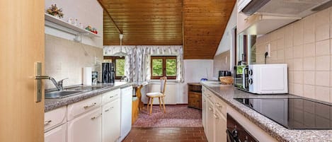 Kühlschrank, Mikrowelle, Ofen, Geschirrspüler