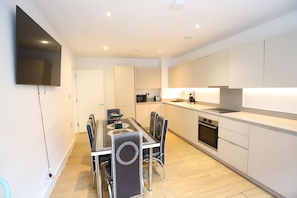 Private kitchen - Luxury London Apartment With 5 Bedrooms (London)