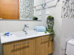 Bruser, hårtørrer, håndklæder, Sæbe