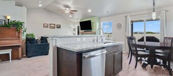 Plant-Filled House, Covered Patio, Near Caldwell