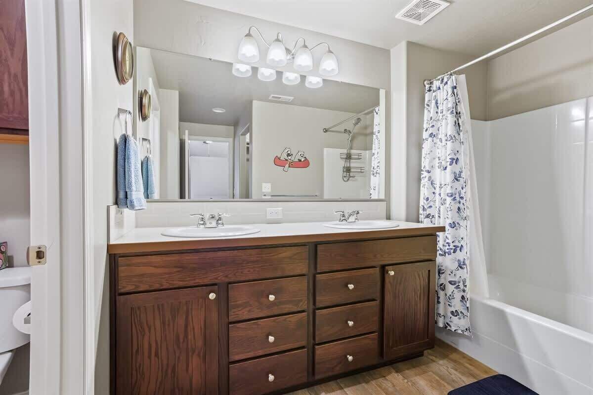 Shower, hair dryer, towels, shampoo
