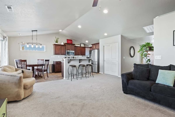 Smart TV, fireplace, offices