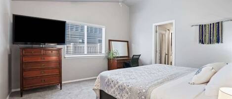 3 chambres, bureau, fer et planche à repasser, lit parapluie