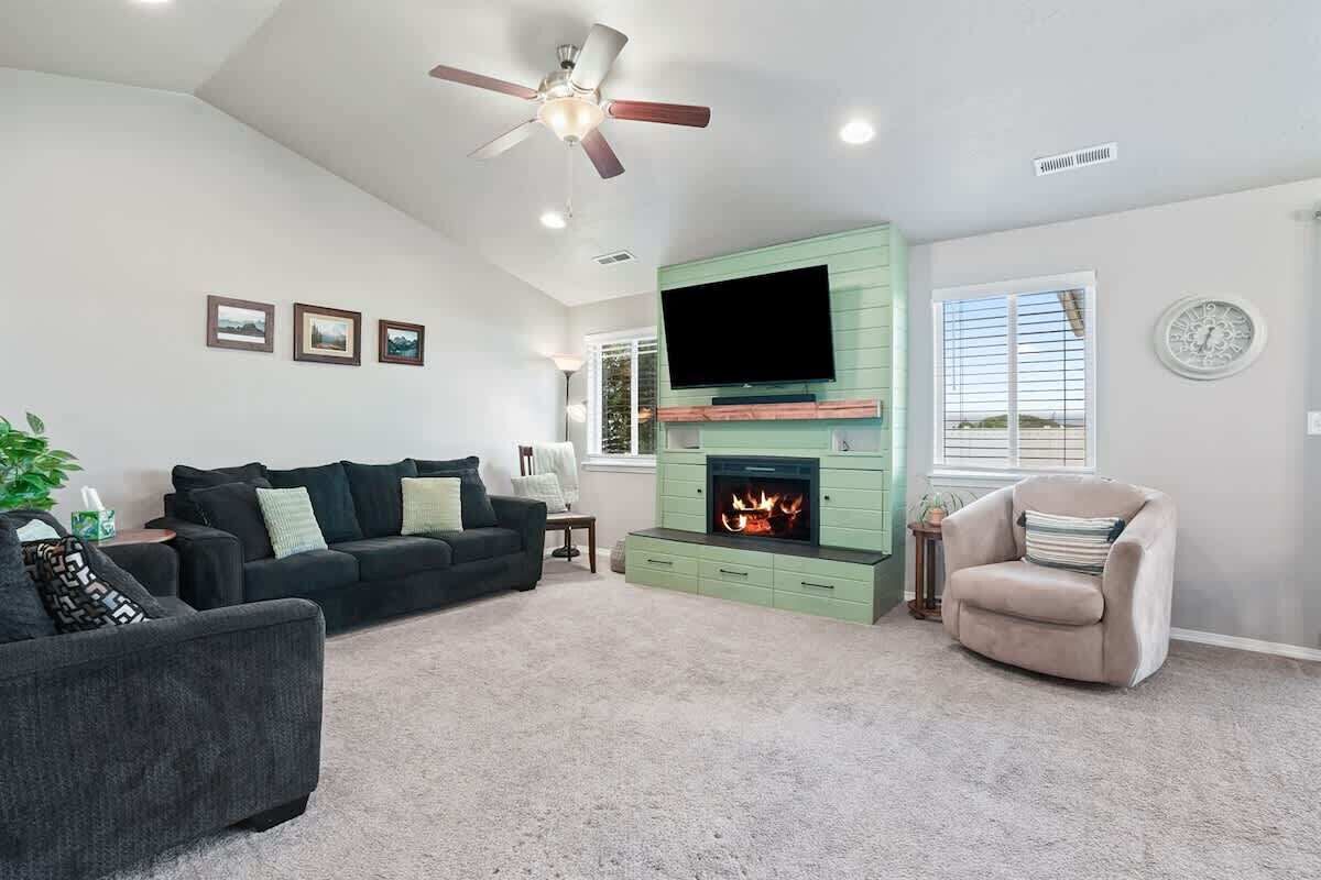 Smart TV, fireplace, offices