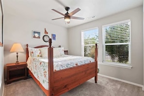 3 bedrooms, desk, iron/ironing board, travel crib