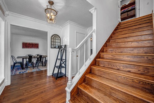 30 min to OU!  Spacious 5 bedroom home with Private Pool and Hot Tub