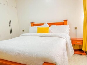 1 habitación, tabla de planchar con plancha, wifi y ropa de cama