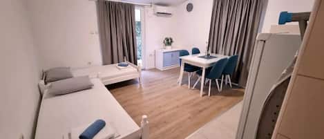 2 bedrooms, iron/ironing board, WiFi, bed sheets