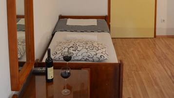 1 bedroom, iron/ironing board, WiFi, bed sheets