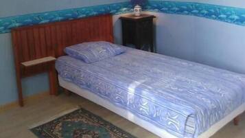 1 bedroom, bed sheets