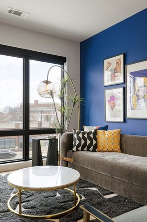 TV - Gameday Stay! POOL • Walk to Vandy Stadium! (Nashville)