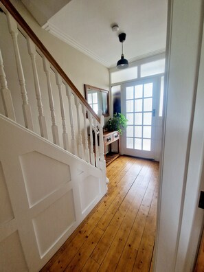 Interior - Bright spacious home- 5 mins from the beach! (Bangor)