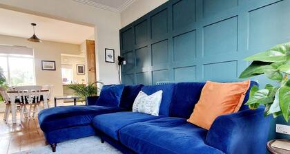 Bright spacious home- 5 mins from the beach!