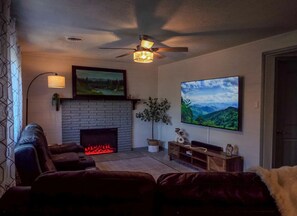 Smart TV, chimenea y videojuegos 