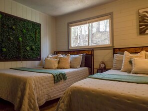 2 室のベッドルーム、デスク、アイロン / アイロン台、WiFi (無料)