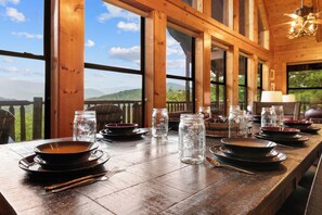 Ferienhütte, Mehrere Betten, Whirlpool, Bergblick (The Lodge) | Speisen