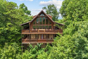 Exterior - The Lodge - Rustic Cabin w/ Hot Tub & Games! (Sevierville)