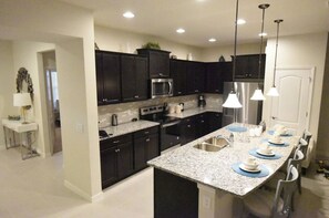 Private kitchen - SuperHero's 5br 4ba Private Pool House (Kissimmee)