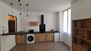 Microwave, stovetop, coffee/tea maker, highchair
