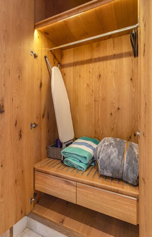 Minibar, in-room safe, desk, laptop workspace - A Ndigo San Miguel (San Miguel de Allende)