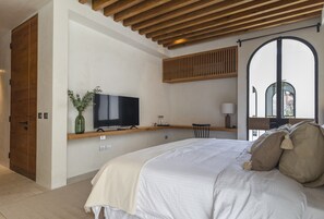 Minibar, in-room safe, desk, laptop workspace - A Ndigo San Miguel (San Miguel de Allende)