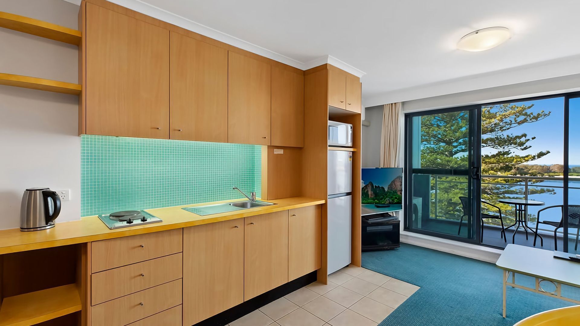 冰箱、微波炉、茶具/咖啡用具、烤面包机