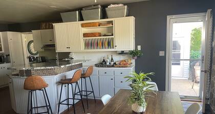 Spacious 5-bedroom Allouez Home - 6 min drive to Lambeau