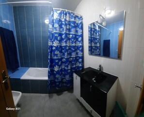 Asciugacapelli, bidet, asciugamani