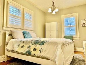 1 habitación, tabla de planchar con plancha, wifi y ropa de cama 
