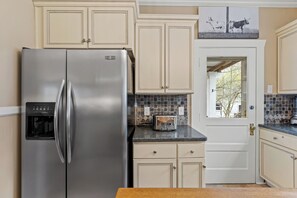 Interior - Entire home located in Midway, ky. (Midway)