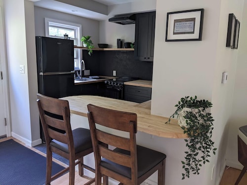 Fantastic 2-bedroom townhome, 2 blocks from Michigan Stadium!