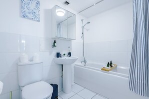 Dusche, Haartrockner, Shampoo