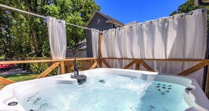 The Luxe/Hot Tub/Private Bar/ 12 Min to Horse Park