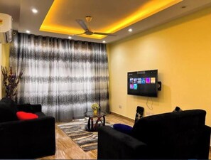 Living area - modern apartment in Accra, with free wi-fi, 1 (Lashibi)