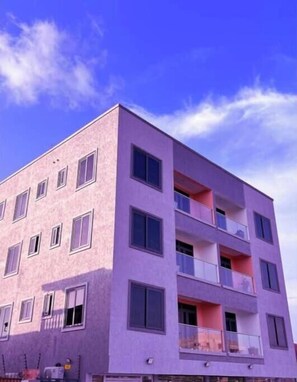 Exterior - modern apartment in Accra, with free wi-fi, 6 (Lashibi)