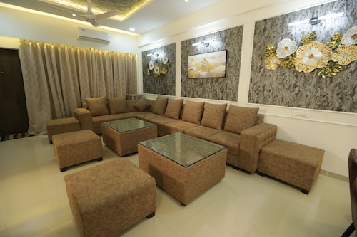  3BHK w/Pool - Harmony Palace by Universe Villas