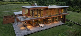 Hillsdale Lakeside / Lake Access, Balcony & BBQ