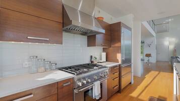 Mikrowelle, Ofen, Herdplatte, Geschirrspüler