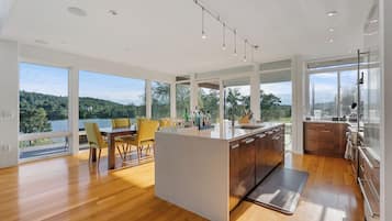 Mikrobølgeovn, ovn, kogeplade, opvaskemaskine