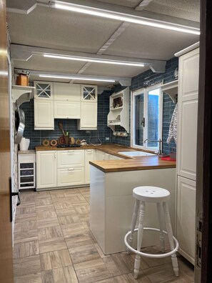 Réfrigérateur, four, plaque de cuisson, lave-vaisselle